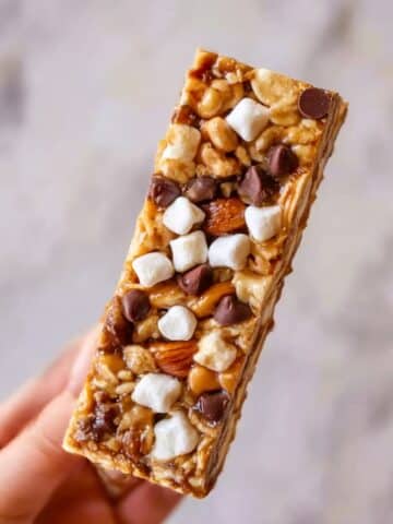 No-Bake Chocolate Chip Marshmallow Granola Bars Recipe