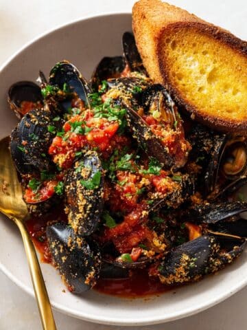 Mussels Marinara with Herb Breadcrumbs Recipe