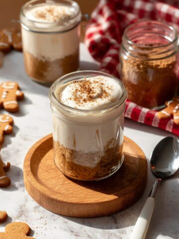 Gingerbread Cookie Overnight Oats Recipe