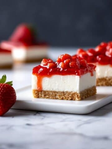 No-Bake Strawberry Cheesecake Bars Recipe