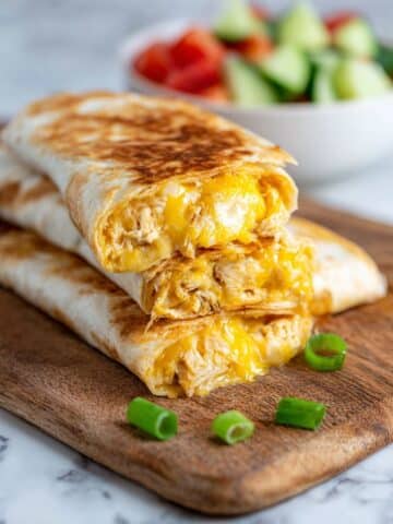 Cheesy Garlic Chicken Wraps Recipe