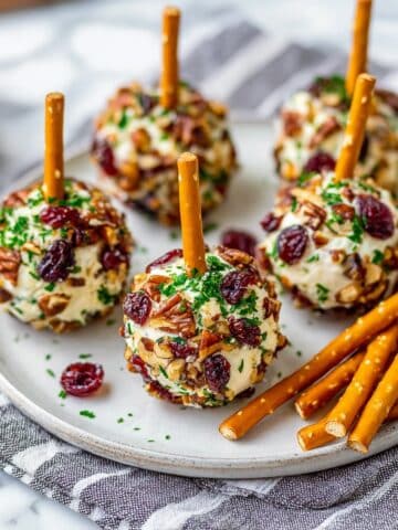 Cranberry Pecan Mini Cheese Balls Recipe