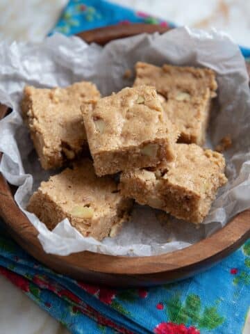 Quick and Easy Apple Brownies (Apple Bars) Recipe