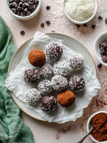 Quick & Easy Mint Chocolate Energy Balls Recipe