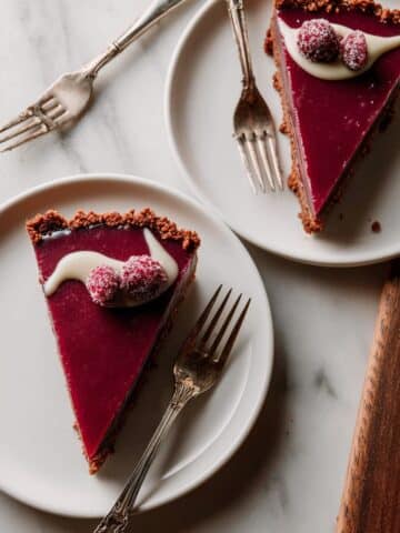 No-Bake Vegan Cranberry Tart with White Chocolate and Biscoff Cookie Crust Recipe