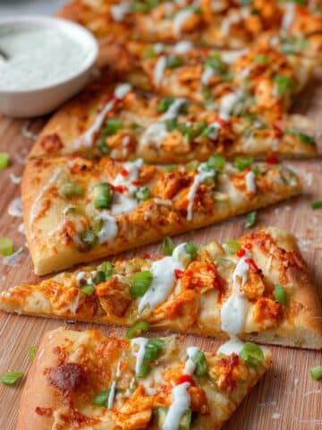 20 Minute Buffalo Chicken Flatbread Pizza Recipe