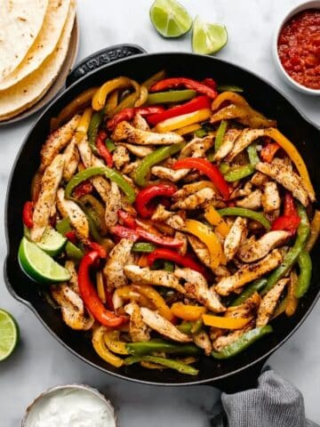 Chicken Fajitas - Easy & Flavorful Recipe