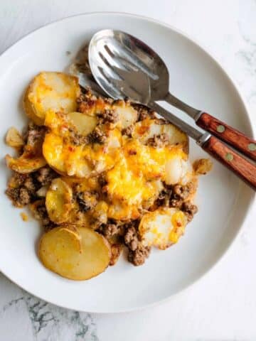 Slow Cooker Cheesy Beef and Potatoes Recipe