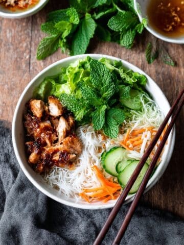 Vietnamese Noodle Bowls with Lemongrass Chicken Recipe