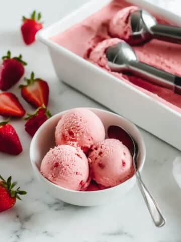 Homemade Strawberry Frozen Yogurt Recipe