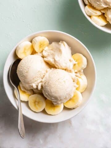 No-Churn Vanilla Banana Frozen Greek Yogurt Recipe